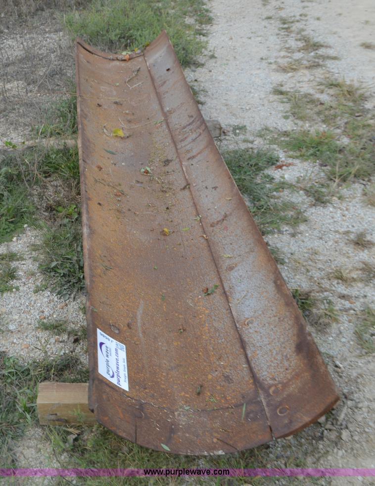 image for item J8686 Caterpillar 120H motor grader moldboard