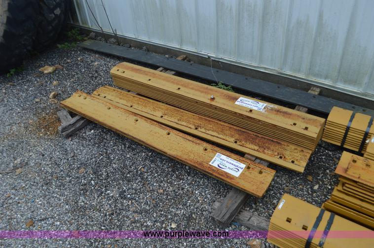 image for item J8687 (8) motor grader cutting edges