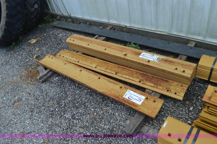 image for item J8688 (6) motor grader cutting edges