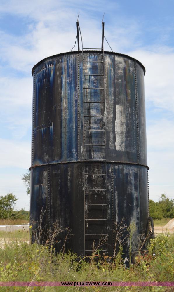 image for item J8692 Bulk Road oil tank
