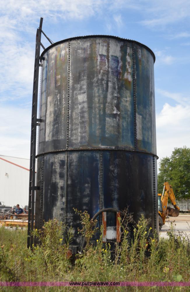 image for item J8692 Bulk Road oil tank