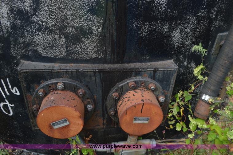 image for item J8692 Bulk Road oil tank