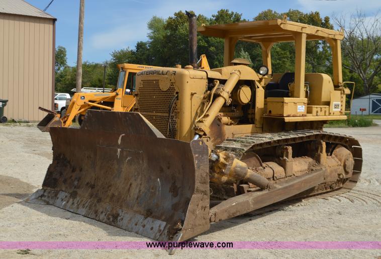 image for item J8693 Caterpillar D7F dozer