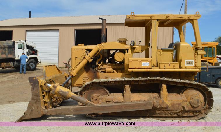image for item J8693 Caterpillar D7F dozer