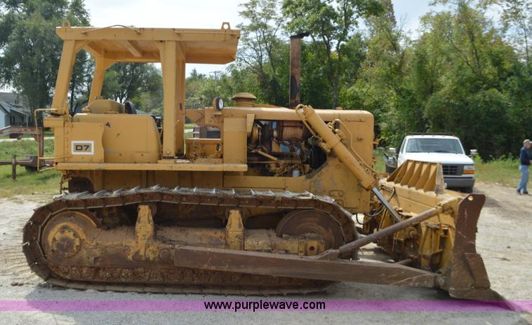 image for item J8693 Caterpillar D7F dozer