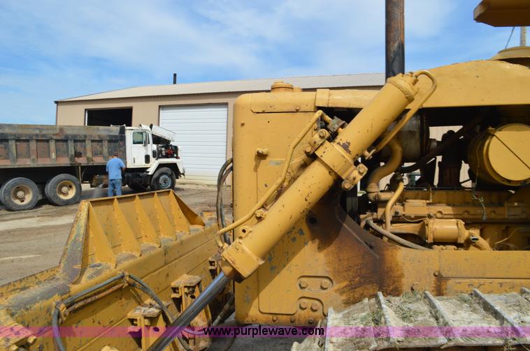 image for item J8693 Caterpillar D7F dozer
