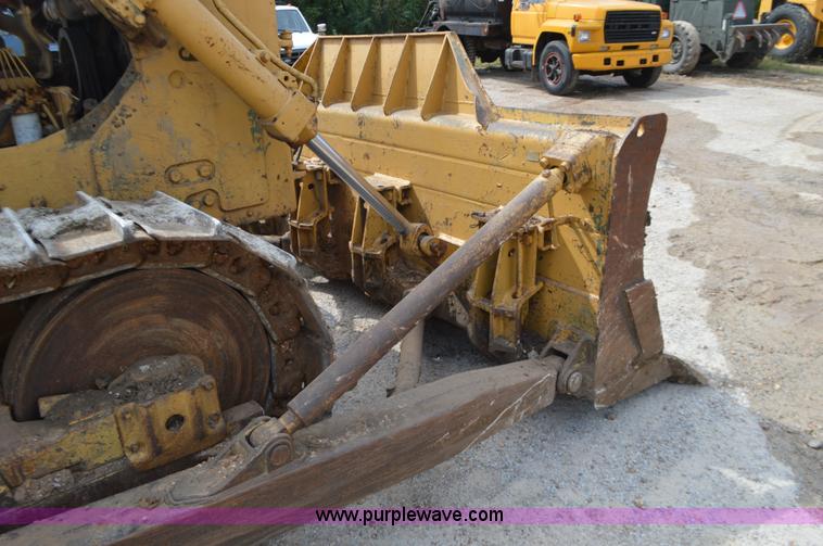 image for item J8693 Caterpillar D7F dozer