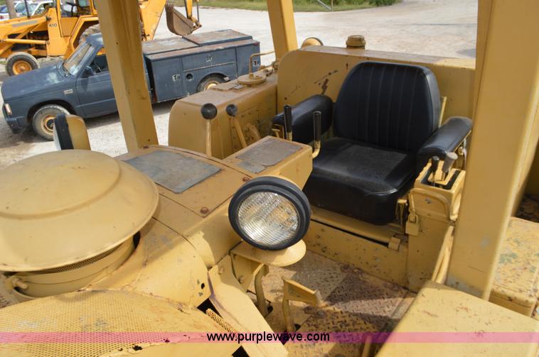 image for item J8693 Caterpillar D7F dozer