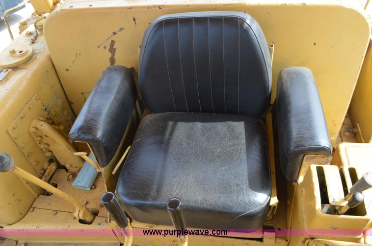 image for item J8693 Caterpillar D7F dozer