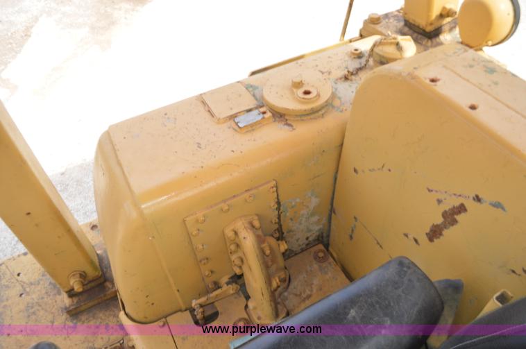 image for item J8693 Caterpillar D7F dozer