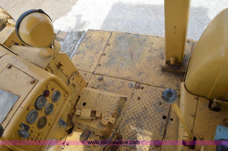 image for item J8693 Caterpillar D7F dozer