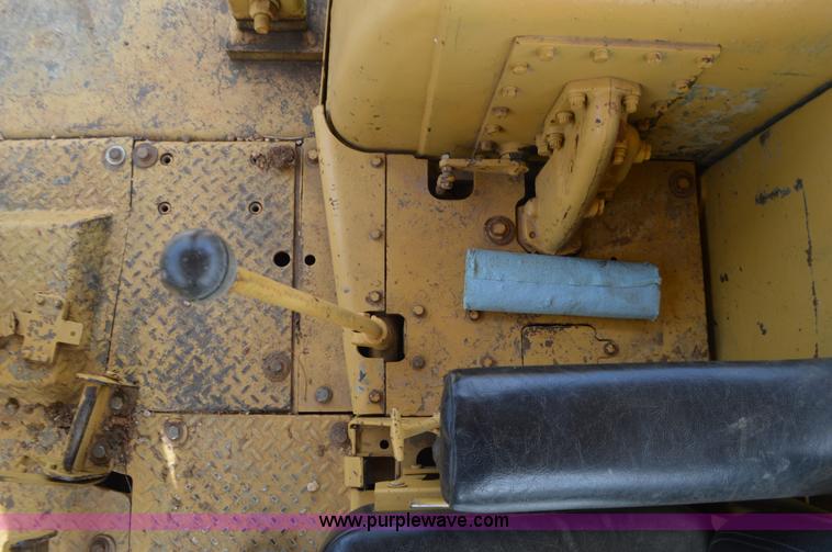 image for item J8693 Caterpillar D7F dozer