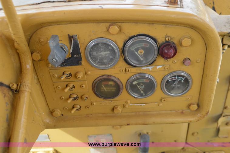 image for item J8693 Caterpillar D7F dozer