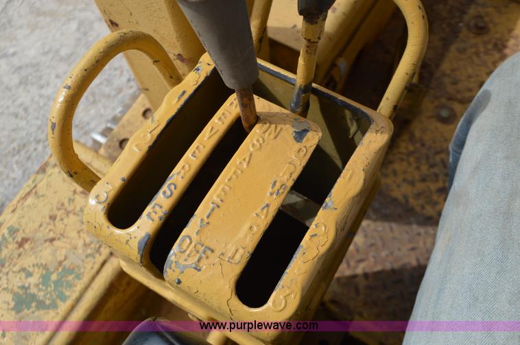 image for item J8693 Caterpillar D7F dozer