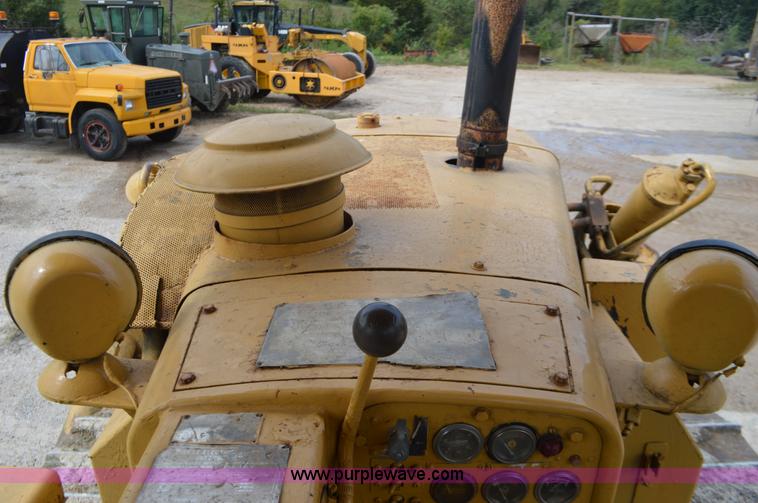 image for item J8693 Caterpillar D7F dozer