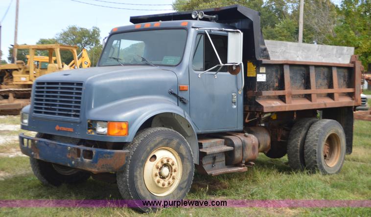 image for item J8694 1991 International 4900 dump truck
