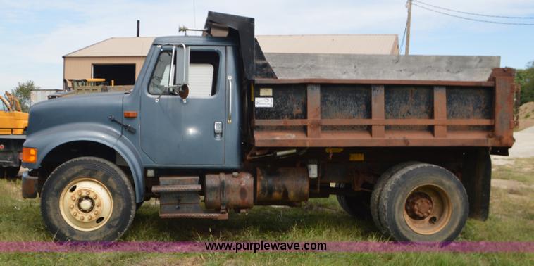 image for item J8694 1991 International 4900 dump truck