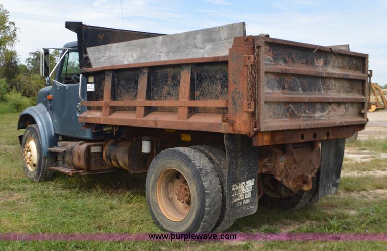 image for item J8694 1991 International 4900 dump truck