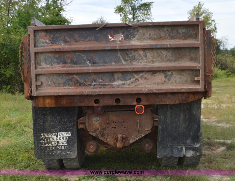 image for item J8694 1991 International 4900 dump truck