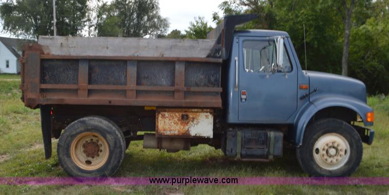 image for item J8694 1991 International 4900 dump truck