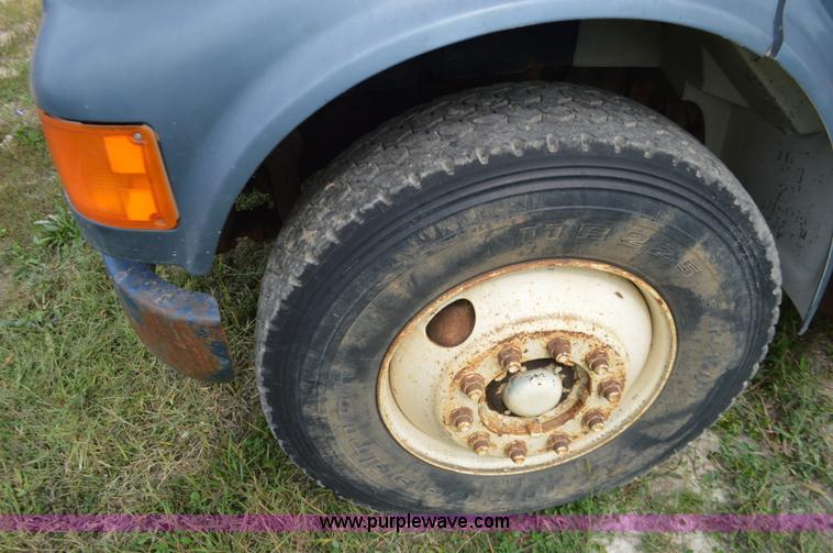 image for item J8694 1991 International 4900 dump truck