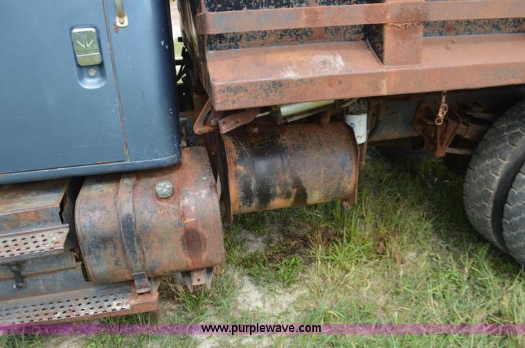 image for item J8694 1991 International 4900 dump truck