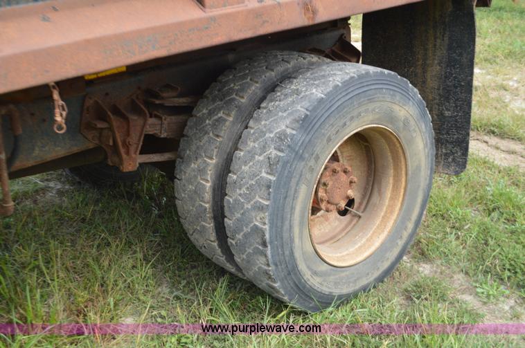 image for item J8694 1991 International 4900 dump truck
