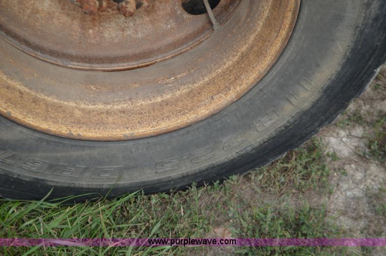 image for item J8694 1991 International 4900 dump truck