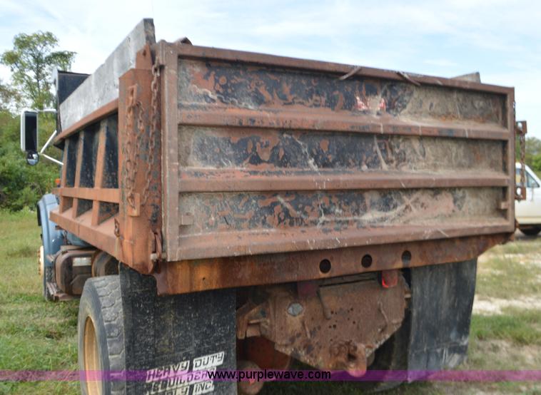 image for item J8694 1991 International 4900 dump truck