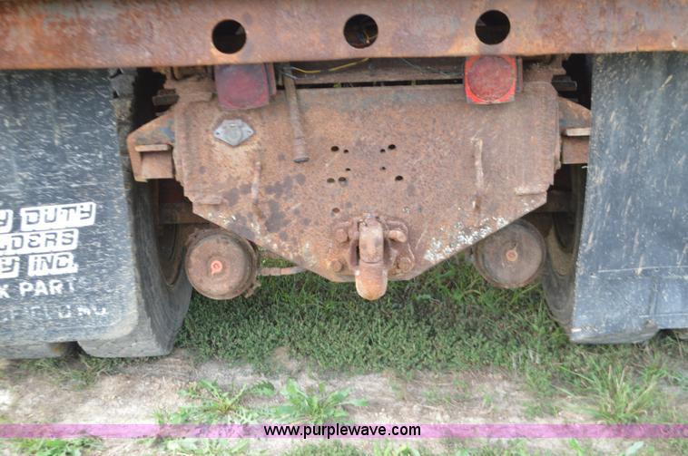 image for item J8694 1991 International 4900 dump truck