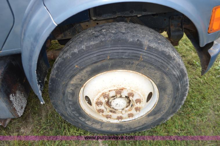 image for item J8694 1991 International 4900 dump truck