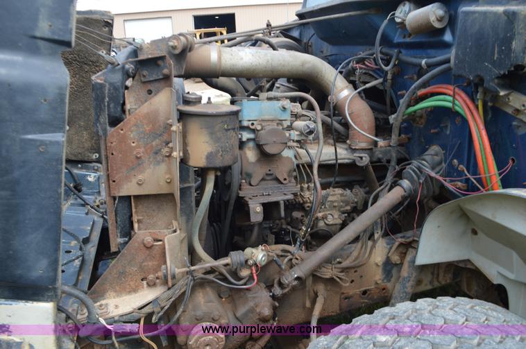 image for item J8694 1991 International 4900 dump truck