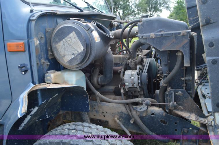 image for item J8694 1991 International 4900 dump truck