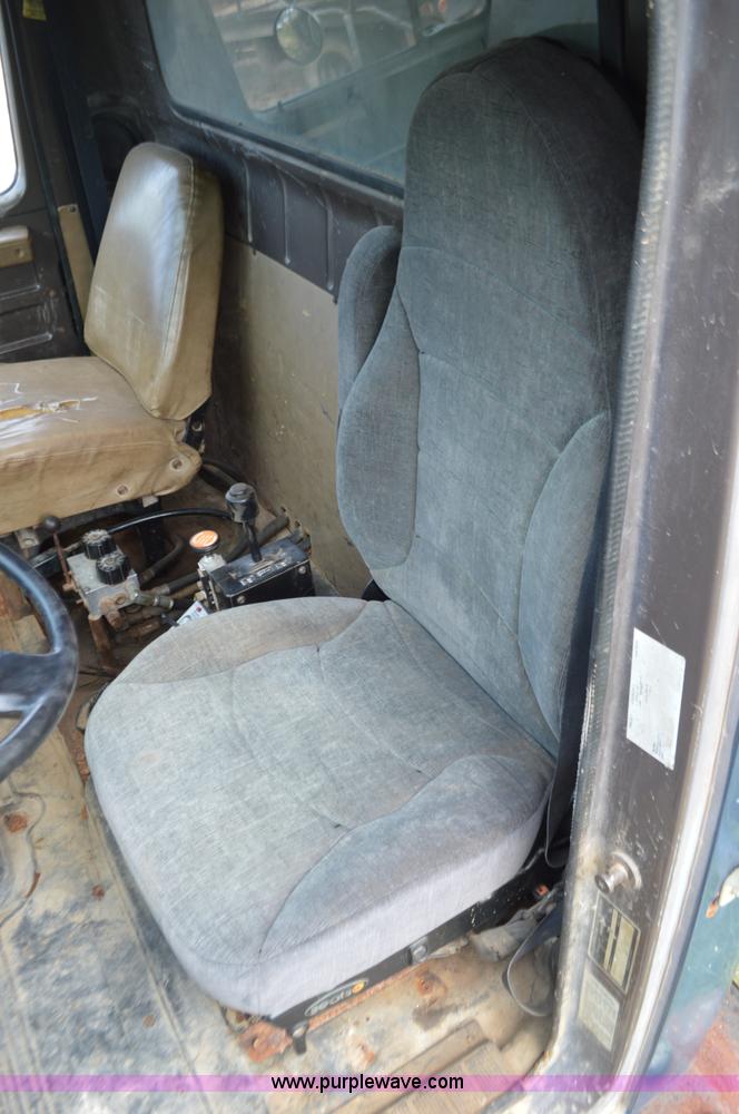 image for item J8694 1991 International 4900 dump truck