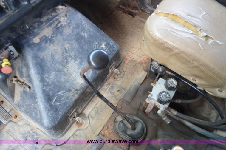 image for item J8694 1991 International 4900 dump truck