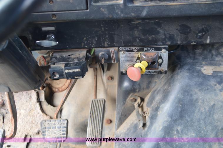 image for item J8694 1991 International 4900 dump truck