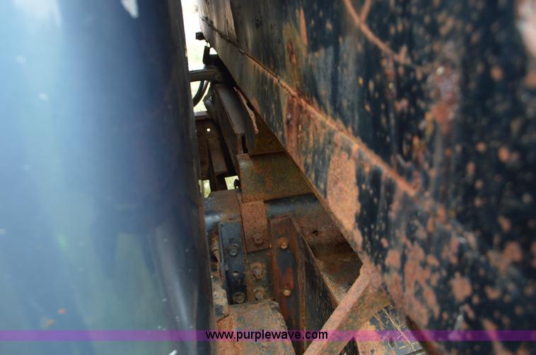 image for item J8694 1991 International 4900 dump truck