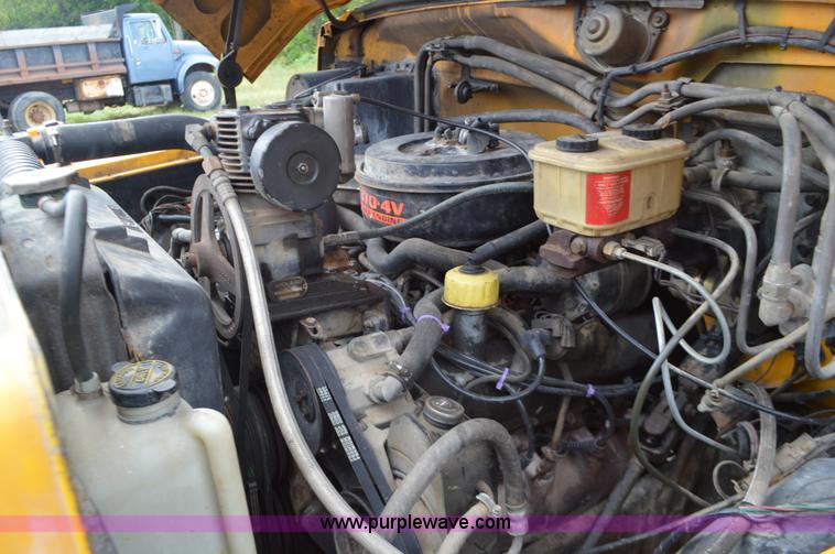 image for item J8695 1985 Ford F800 oil distributor truck