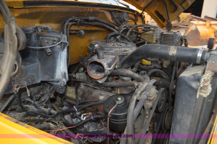 image for item J8695 1985 Ford F800 oil distributor truck