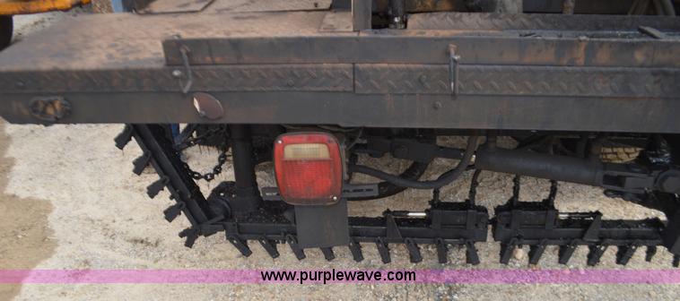 image for item J8695 1985 Ford F800 oil distributor truck