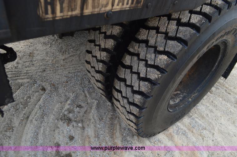 image for item J8695 1985 Ford F800 oil distributor truck