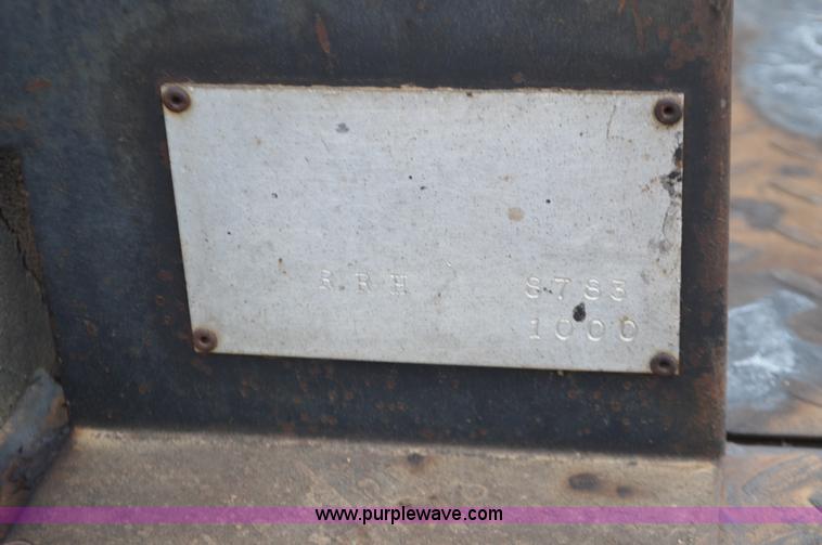 image for item J8695 1985 Ford F800 oil distributor truck