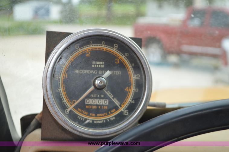 image for item J8695 1985 Ford F800 oil distributor truck