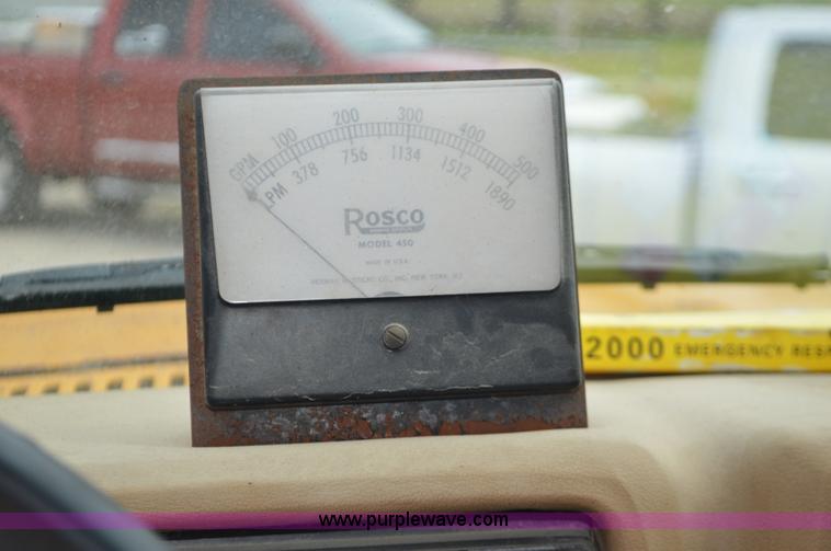 image for item J8695 1985 Ford F800 oil distributor truck