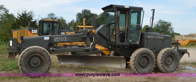 image for item J8696 1988 John Deere 570B motor grader