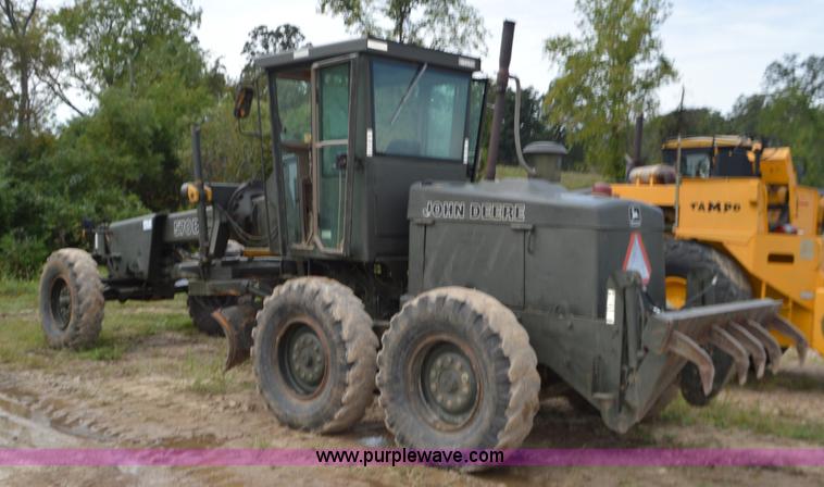 image for item J8696 1988 John Deere 570B motor grader