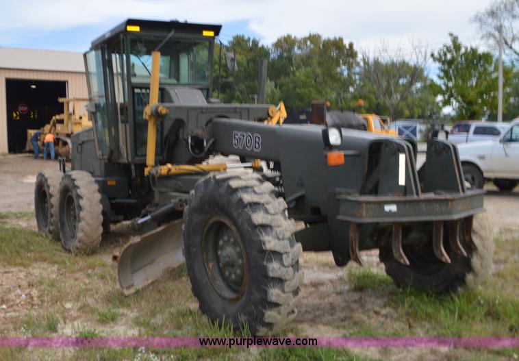 image for item J8696 1988 John Deere 570B motor grader