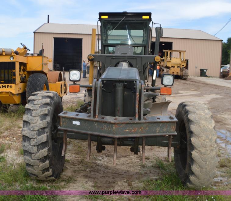 image for item J8696 1988 John Deere 570B motor grader