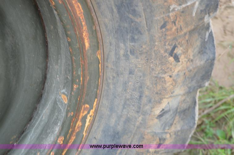 image for item J8696 1988 John Deere 570B motor grader