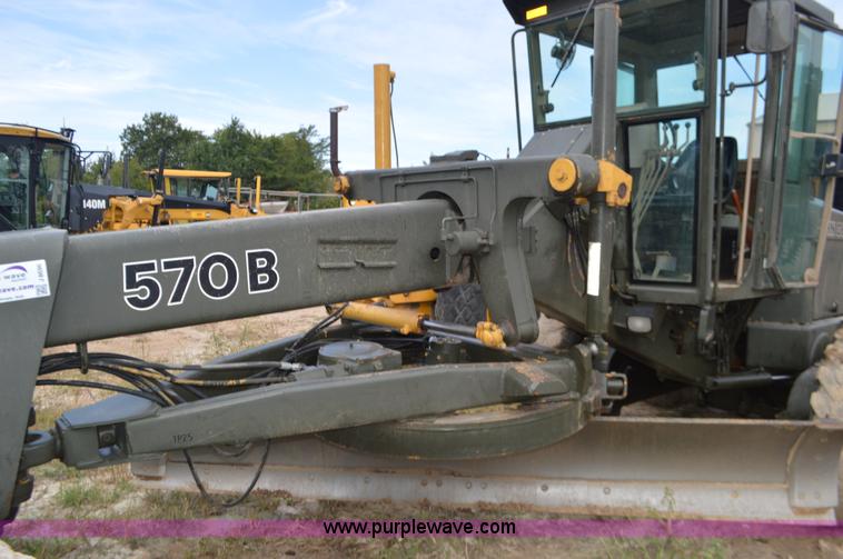 image for item J8696 1988 John Deere 570B motor grader